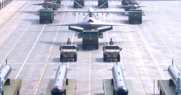 Κίνα: Με νέους διηπειρωτικούς πυραύλους, μαχητικά νέας γενιάς και εντυπωσιακούς σχηματισμούς η στρατιωτική παρέλαση - Δείτε βίντεο