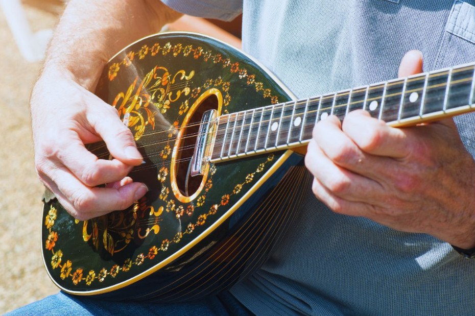 Μουσική Βραδιά στη Νέα Βράχα με Αφιέρωμα στο Ρεμπέτικο και το Λαϊκό Τραγούδι