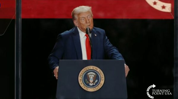 «Η Αμερική πενθεί, ο Τσάρλι Κερκ δεν μισούσε τους αντιπάλους του, εγώ τους μισώ» είπε ο Ντόναλντ Τραμπ στην κηδεία του ακτιβιστή