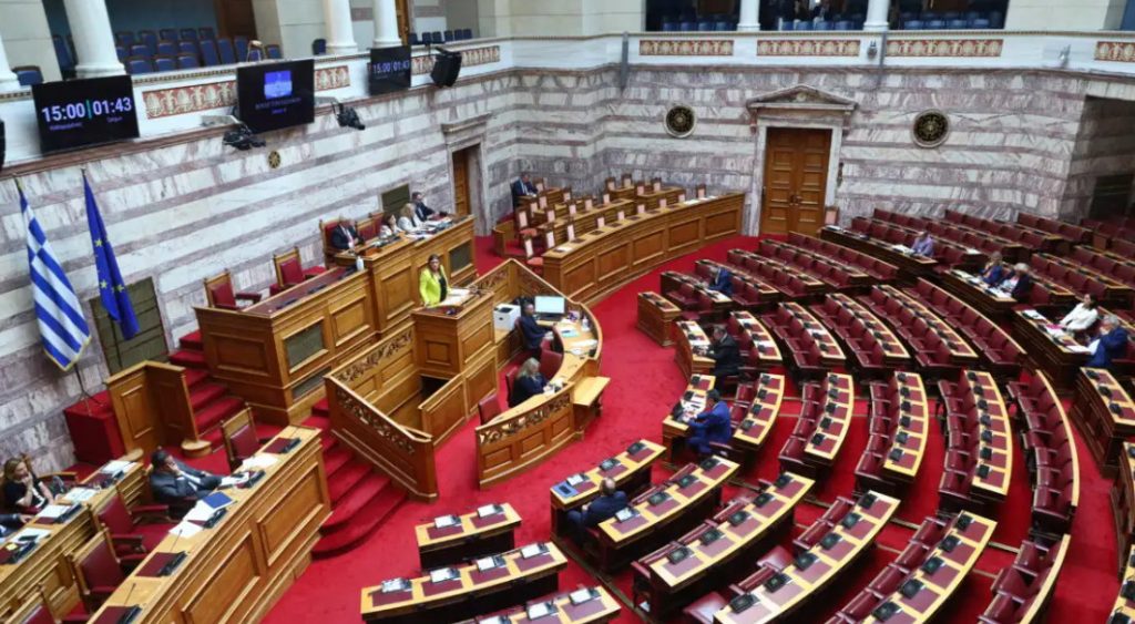 Βουλή: Ένταση και διακοπή της συνεδρίασης για τα αγροτικά – Πυρά αντιπολίτευσης κατά Κακλαμάνη