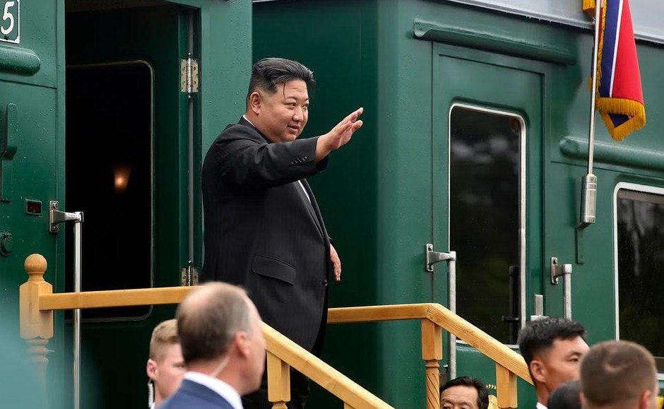 Το κινούμενο «φρούριο» του Κιμ Γιονγκ Ουν: Με το ειδικό τρένο του έφτασε στην Κίνα – Ταξιδεύει με μόλις 60 χιλιόμετρα την ώρα