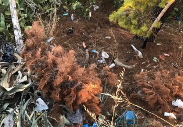 Σκουπίδια στο Κάστρο Λαμίας (ΦΩΤΟ)