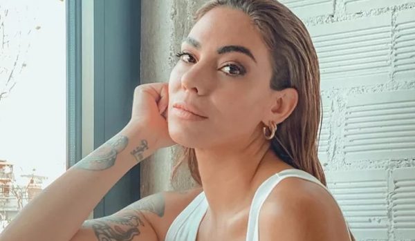 Ευρυδίκη Βαλαβάνη: Φωτογραφήθηκε στο λιμάνι των Χανιών μαζί με τον 2,5 μηνών γιο της