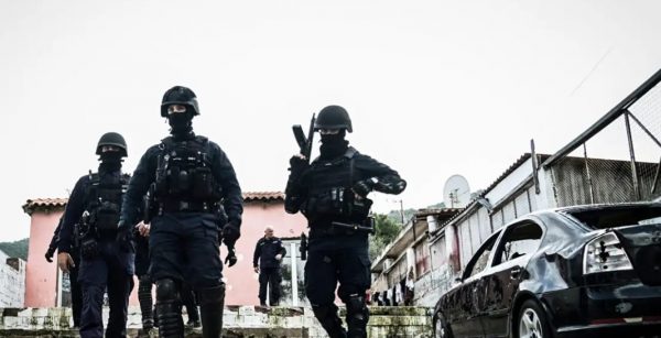 Ρομά αστυνομικοί μέσα στους καταυλισμούς – Όλο το σχέδιο Χρυσοχοΐδη