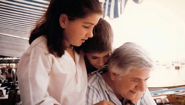 «Για μας είναι πάντα εδώ» - Η συγκινητική ανάρτηση της Ντόρας για τα 36 χρόνια από τη δολοφονία του Παύλου Μπακογιάννη