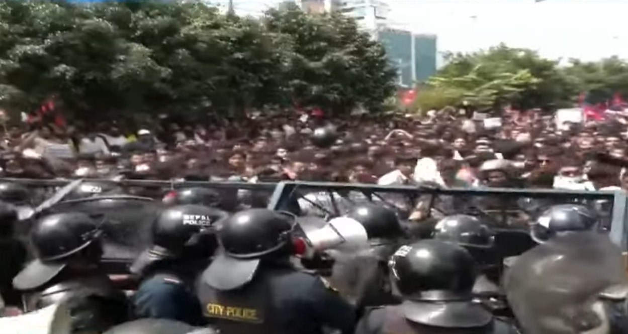 Τουλάχιστον 16 νεκροί σε αντικυβερνητικές διαδηλώσεις στο Νεπάλ