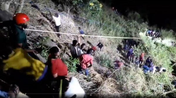 Τραγωδία στη Σρι Λάνκα: Λεωφορείο έπεσε από ύψος 300 μέτρων – 15 οι νεκροί, ανάμεσα στους τραυματίες και παιδιά