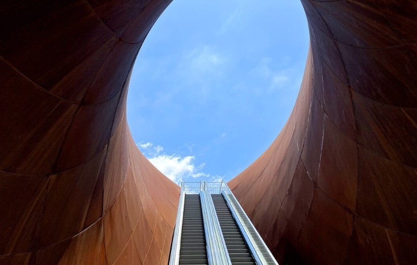 Νάπολη: Ο σταθμός του μετρό Monte Sant’Angelo επαναπροσδιορίζει τα όρια μεταξύ τέχνης και αρχιτεκτονικής