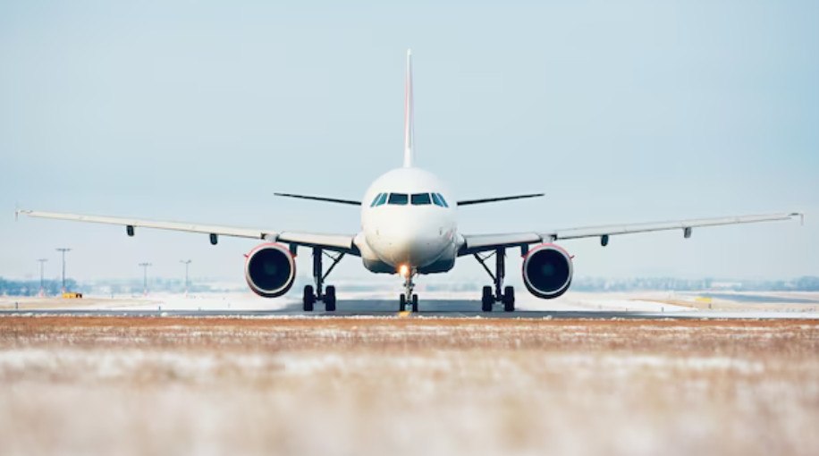 Αναγκαστική προσγείωση αεροπλάνου στο αεροδρόμιο Ηρακλείου εξαιτίας μεθυσμένης επιβάτιδας