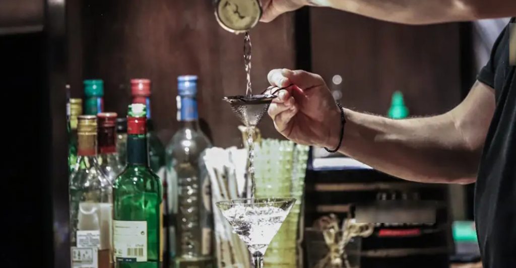 Θεσσαλονίκη: Στο νοσοκομείο 17χρονος μετά από κατανάλωση αλκοόλ