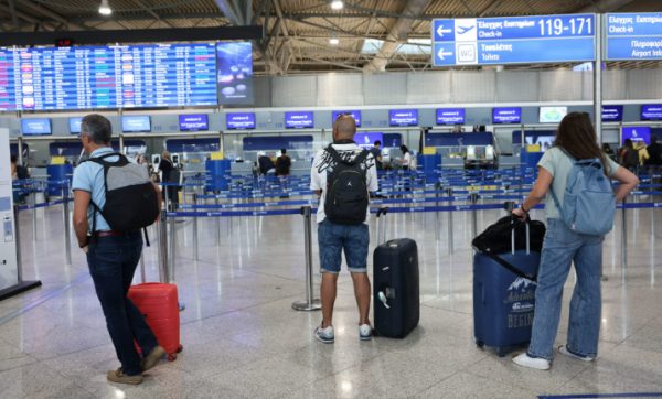 Παράνομη η απεργία των ελεγκτών εναέριας κυκλοφορίας – Κανονικά θα γίνουν οι πτήσεις