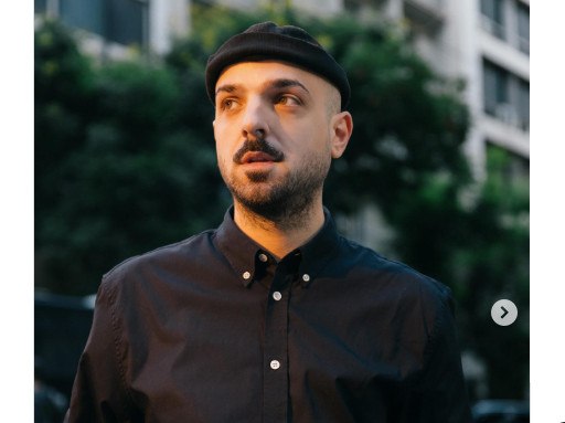 Apοn: Διέθεσε την αμοιβή του από συναυλία για αναστήλωση εκκλησίας στον Αστακό Αιτωλοακαρνανίας