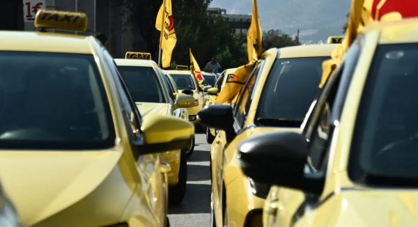 Απεργία των ταξί στην Αττική στις 9 και 10 Σεπτεμβρίου – Διαμαρτύρονται για τις μεταφορές επιβατών με βανάκια