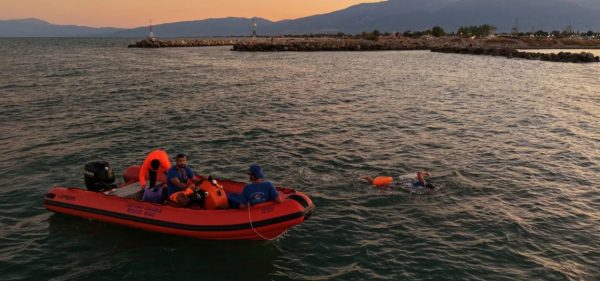 Ένας θαλάσσιος μαραθώνιος: Προπονητής κολύμπησε 41 χιλιόμετρα σε 13,5 ώρες, για να αναδείξει την τουριστική Πιερία!