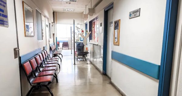 Συνελήφθη ο διευθυντής της καρδιοχειρουργικής του Ιπποκράτειου για φακελάκι 5.000 ευρώ