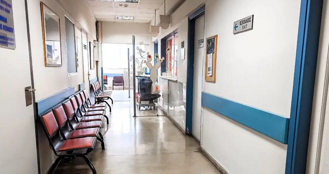 Συνελήφθη ο διευθυντής της καρδιοχειρουργικής του Ιπποκράτειου για φακελάκι 5.000 ευρώ