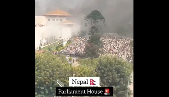 Πώς το Νεπάλ κατέληξε στις φλόγες: Η απαγόρευση εφαρμογών, η επανάσταση των νέων με hashtag το #nepokids