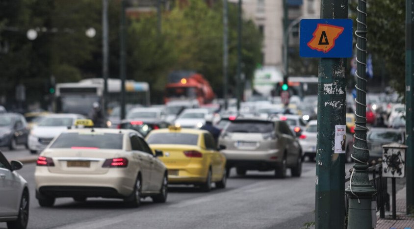 Καραμπόλα 8 οχημάτων στη Λεωφόρο Αλεξάνδρας – Μεγάλα προβλήματα στο ρεύμα προς Πατησίων