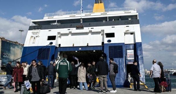 Αναπληρωτές εκπαιδευτικοί Β' Φάσης: Εκπτώσεις έως και 50% σε ακτοπλοϊκά εισιτήρια