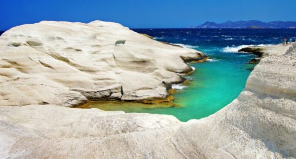 Μήλος: Ανακλήθηκε οικοδομική άδεια για ανέγερση ξενοδοχείου στo Σαρακήνικο μετά τις αντιδράσεις