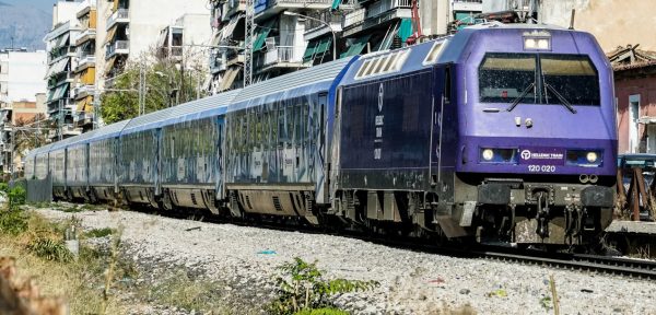 Νεκρός πεζός που παρασύρθηκε από συρμό του προαστιακού στο Μεταξουργείο