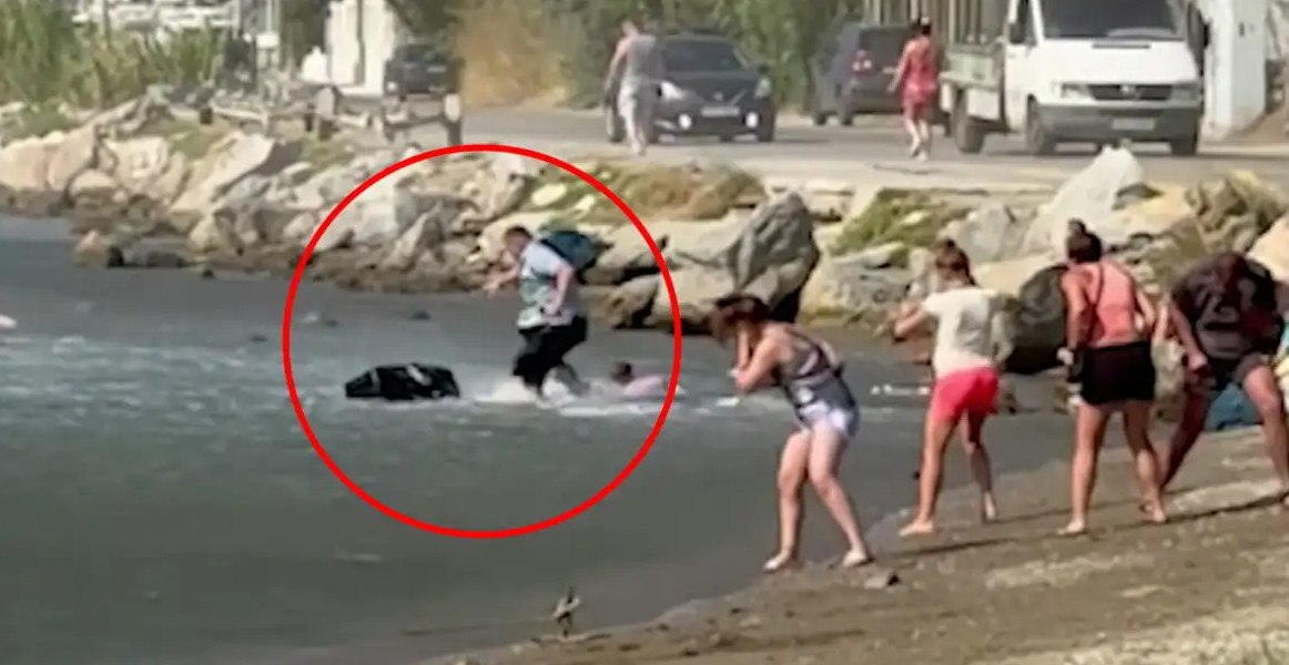 Σκιάθος: Τουρμπίνες αεροσκάφους της Ryanair «πέταξαν» βαλίτσες τουριστών στο νερό (ΒΙΝΤΕΟ)