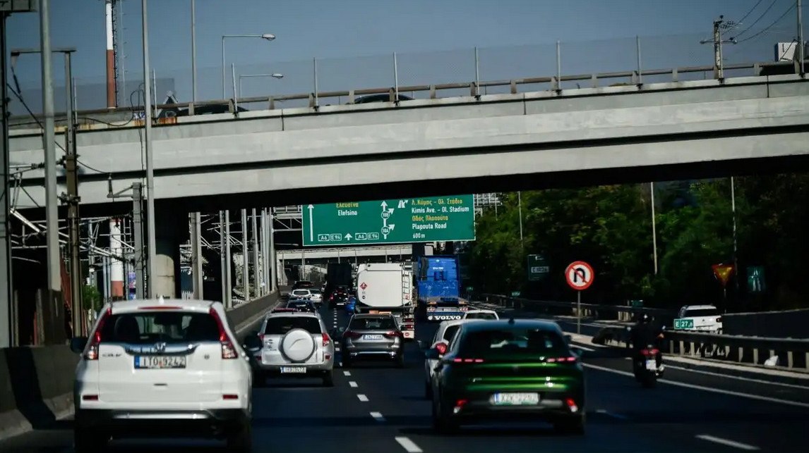 Κίνηση στους δρόμους: Χάος στην Αττική Οδό – Καθυστερήσεις στην έξοδο για Λαμία και κόμβο Μεταμόρφωσης