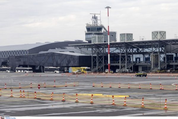 Εξαγοράσιμη ποινή στον επιβάτη που προκάλεσε αναγκαστική προσγείωση στο «Μακεδονία»