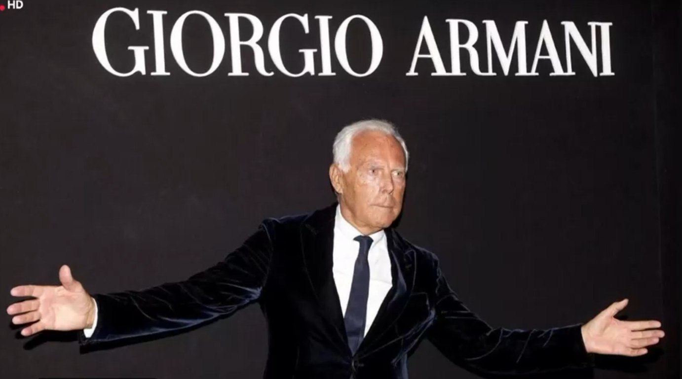 Τζόρτζιο Αρμάνι: Το Μιλάνο πενθεί για την απώλεια του «βασιλιά» του – Χιλιάδες άνθρωποι στο λαϊκό προσκύνημα