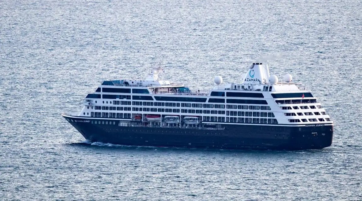 Πειραιάς: Κρουαζιερόπλοιο με 450 επιβάτες προσέκρουσε στο λιμάνι κατά την πρόσδεση