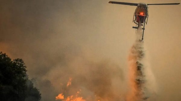 Πυρκαγιά στη Χαλκιδική στην περιοχή Λαγόμανδρα – Σηκώθηκαν 5 αεροσκάφη και 2 ελικόπτερα