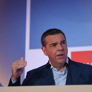 Ο Τσίπρας συνεχάρη τηλεφωνικά στον Πιερρακάκη για την εκλογή στην προεδρία του Eurogroup