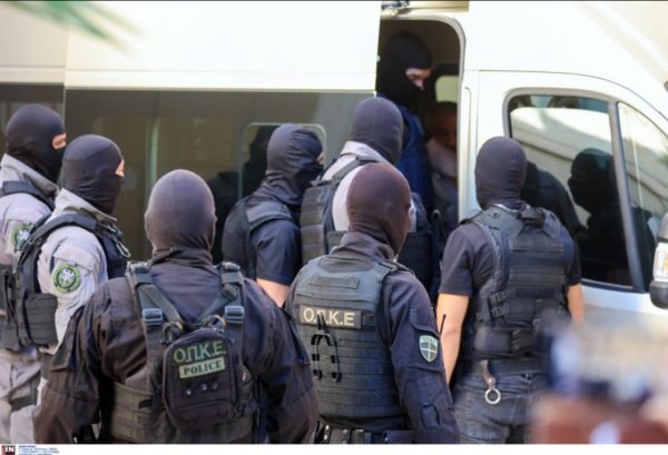 Κρητική μαφία: Βίντεο ντοκουμέντο από τη δράση της εγκληματικής οργάνωσης – Αγοραπωλησία ναρκωτικών στο κέντρο των Χανίων