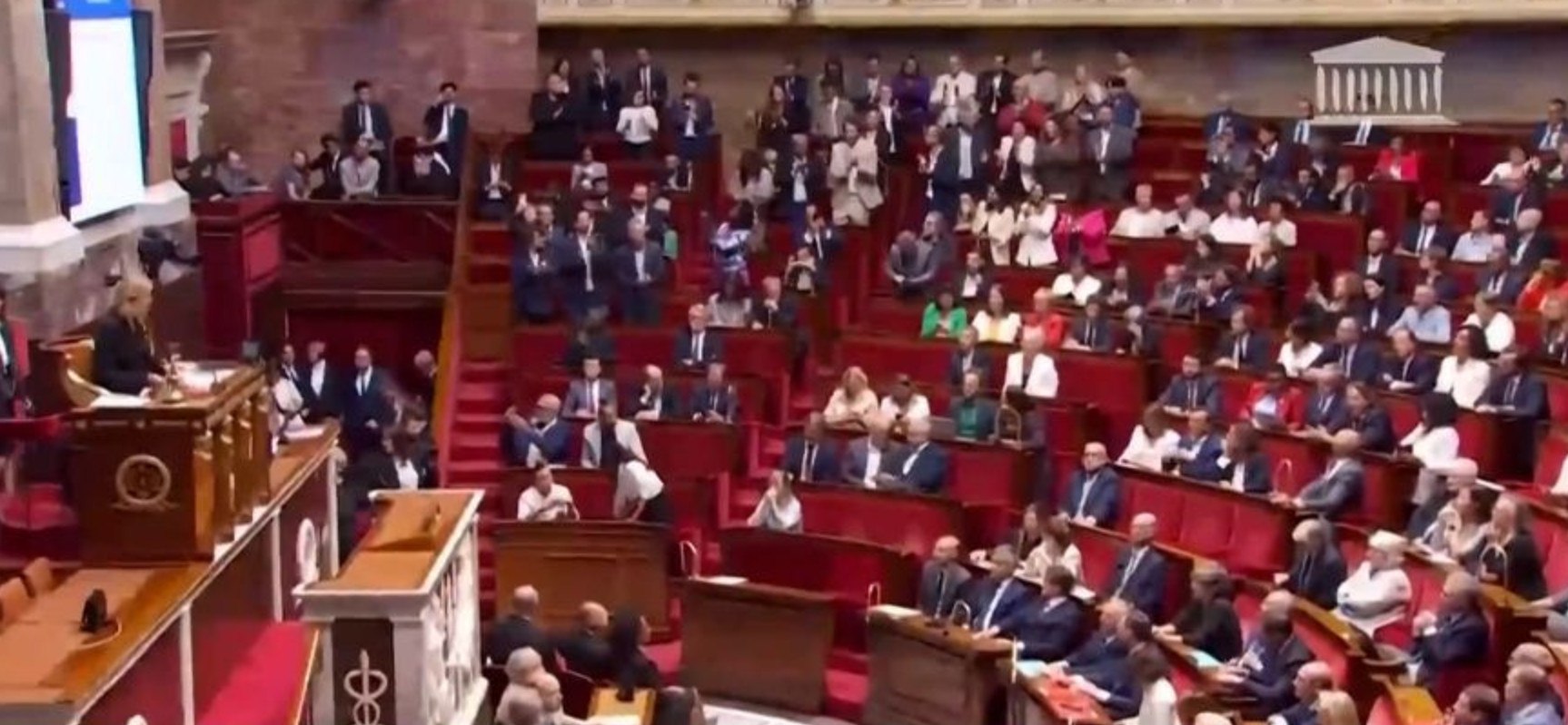 Ο Φρανσουά Μπαϊρού υπέβαλε επίσημα την παραίτησή του