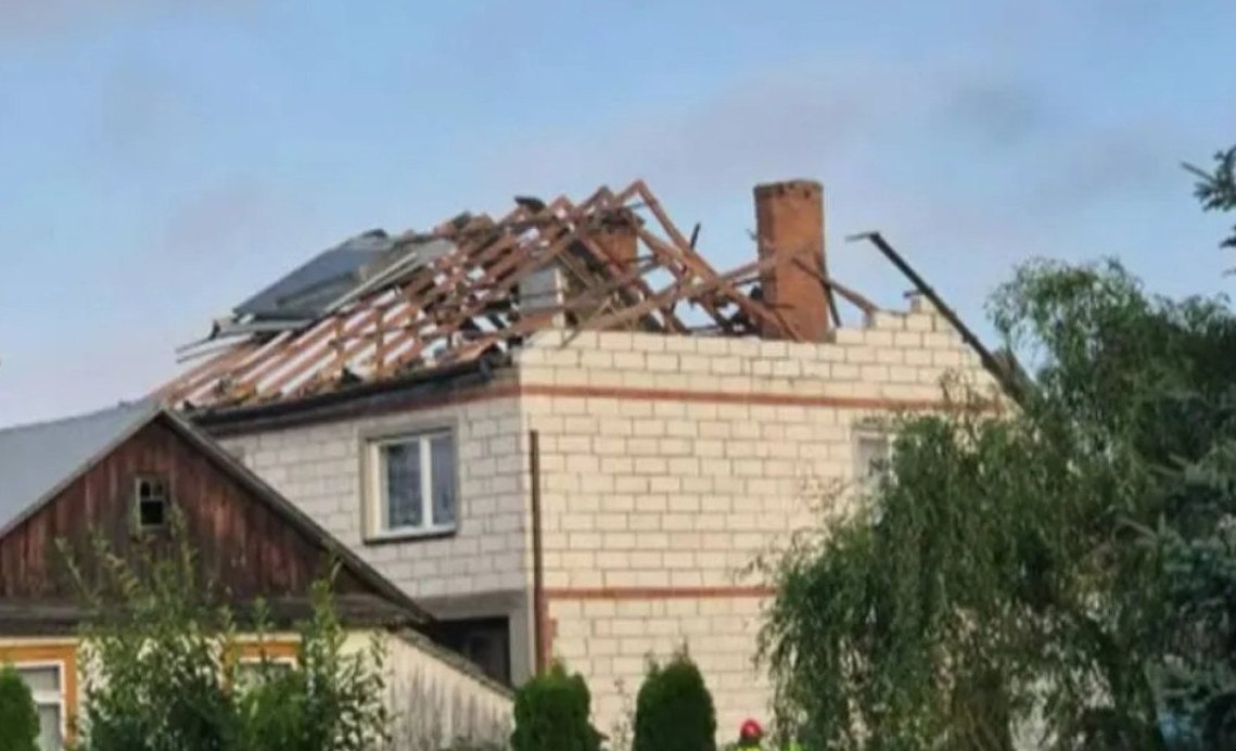 Πολωνία: Έβλεπε τηλεόραση αμέριμνος και ρωσικό drone έπεσε στο σπίτι του – «Όλη η σκεπή ήταν κομμάτια, όλα καταστράφηκαν»