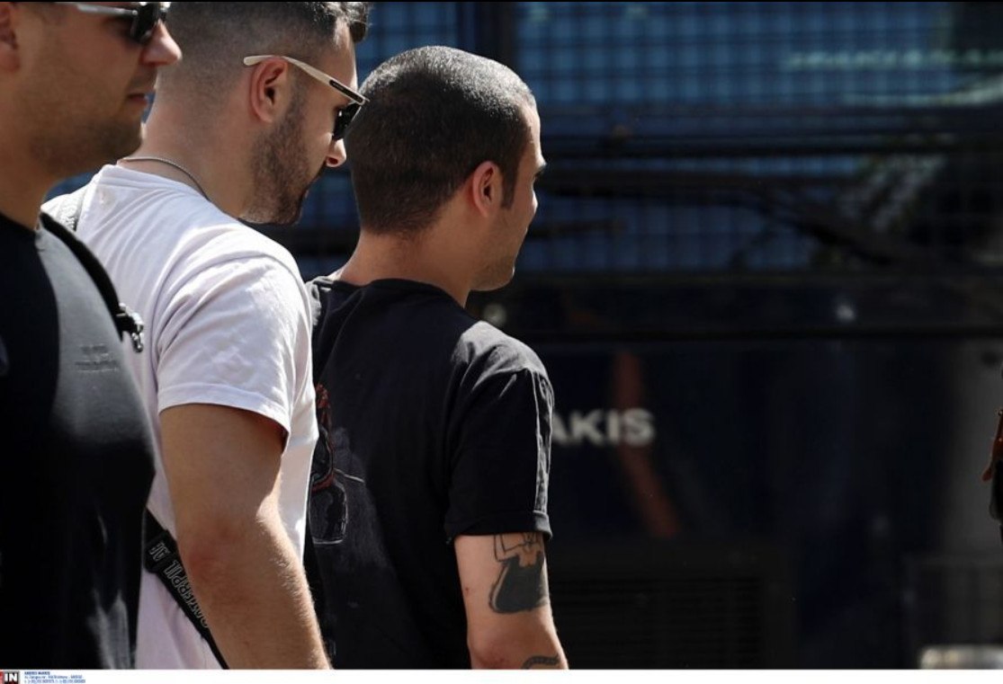 Ελεύθερος ο γιος του Σωκράτη Μάλαμα για την κουτουλιά σε αστυνομικό – Για τις 18 Σεπτεμβρίου αναβλήθηκε η δίκη του