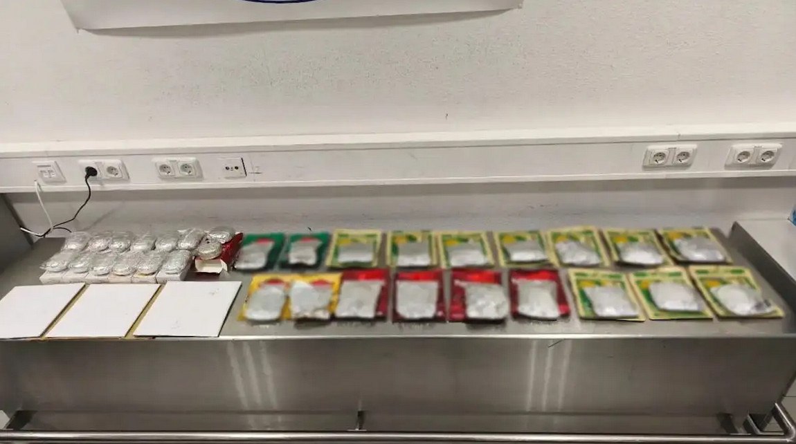 Ελ. Βενιζέλος: Μέλος εγκληματικής οργάνωσης προσπάθησε να περάσει στην χώρα 8 κιλά ηρωίνης – Συνελήφθη στο αεροδρόμιο