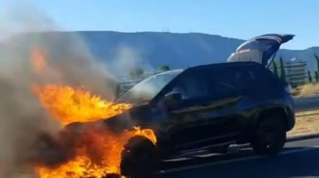 Πυρκαγιά σε αυτοκίνητο στην Αττική Οδό μετά τον κόμβο Παιανίας – Καθυστερήσεις άνω των 20′, στο «κόκκινο» Κηφισός και κέντρο