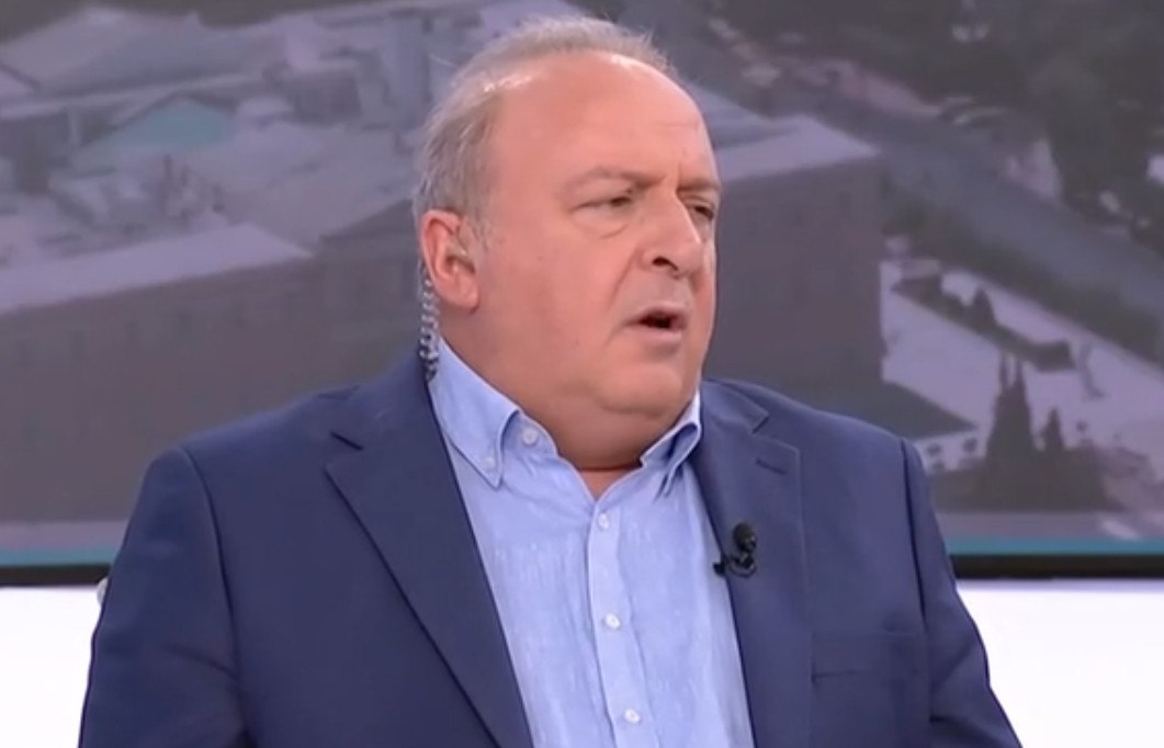 Επίθεση Καμπουράκη κατά της Καρυστιανού: "Να εγγυηθεί ότι μπορεί να μειώσει τις τιμές στα σούπερ μάρκετ, όχι μόνο Τέμπη"