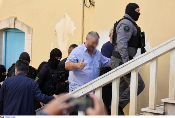 Δεσμεύτηκε η περιουσία των δύο ξενοδόχων και του επισκόπου που πούλησαν την «παραλία του Αλέξη Ζορμπά» στα Χανιά