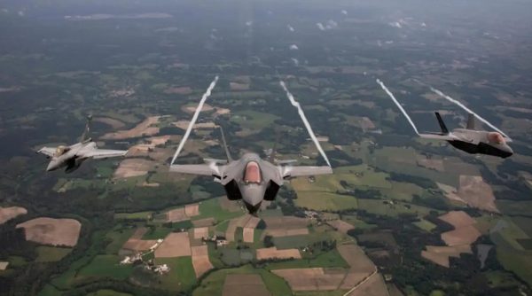 Politico: Το ΝΑΤΟ με το δάχτυλο στην σκανδάλη – Γιατί δεν κατέρριψε τα ρωσικά MiG-31 πάνω από την Εσθονία