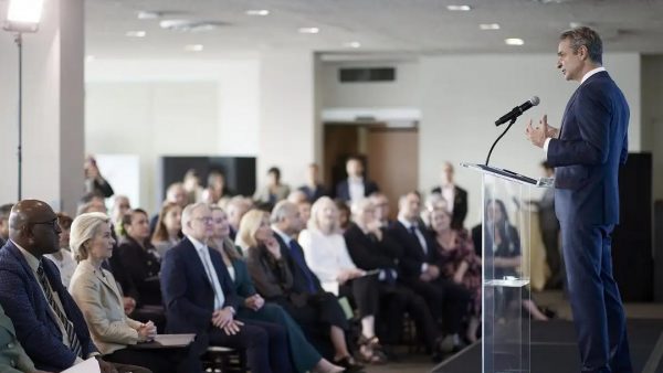 Μητσοτάκης: Εξετάζουμε την απαγόρευση των social media σε ανήλικους κάτω των 16 ετών