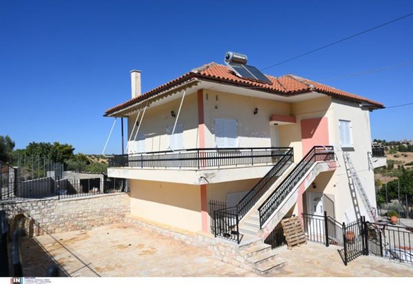 Βοιωτία: Το σπίτι των 300.000 ευρώ και οι ψεύτικες συνταγογραφήσεις της 62χρονης που έθαψε τη μητέρα της – «Είναι πανέξυπνη και θεατρίνα»