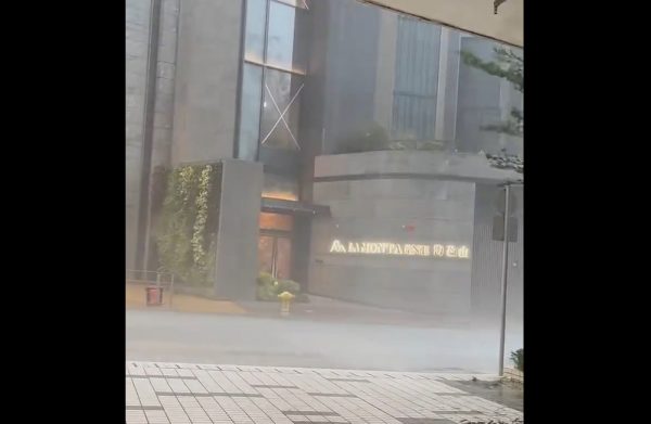 Έλληνας του Χονγκ Κονγκ περιγράφει το 24ωρο του τρόμου από το πέρασμα του υπερτυφώνα Ραγκάσα: «Για ένα 24ωρο δεν τολμήσαμε να πατήσουμε έξω»