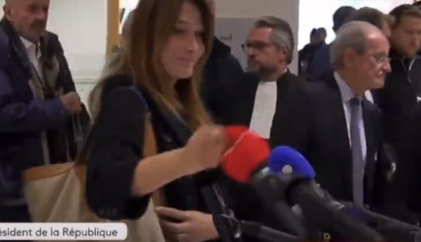 Η Κάρλα Μπρούνι πάει 4 φορές στη φυλακή, φτιάχνει σάντουιτς στον Σαρκοζί -Καταγγέλλουν προνομιακή μεταχείριση