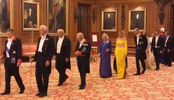 Telegraph: O Κάρολος έπαιξε καθοριστικό ρόλο στη μεταστροφή του Τραμπ σχετικά με τον πόλεμο στην Ουκρανία