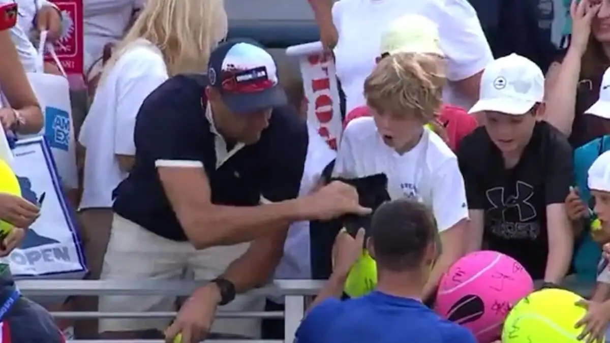 US Open: Αμετανόητος ο Πολωνός που άρπαξε υπογεγραμμένο καπέλο από παιδί – «Έτσι είναι η ζωή, ας ήσασταν πιο γρήγοροι»
