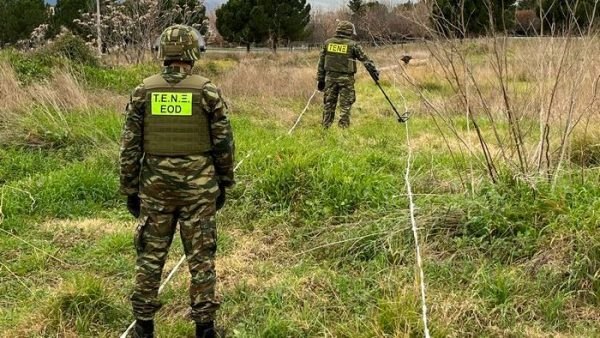 Φθιώτιδα: Οι εργασίες αποκάλυψαν ζεύγος χειροβομβίδων
