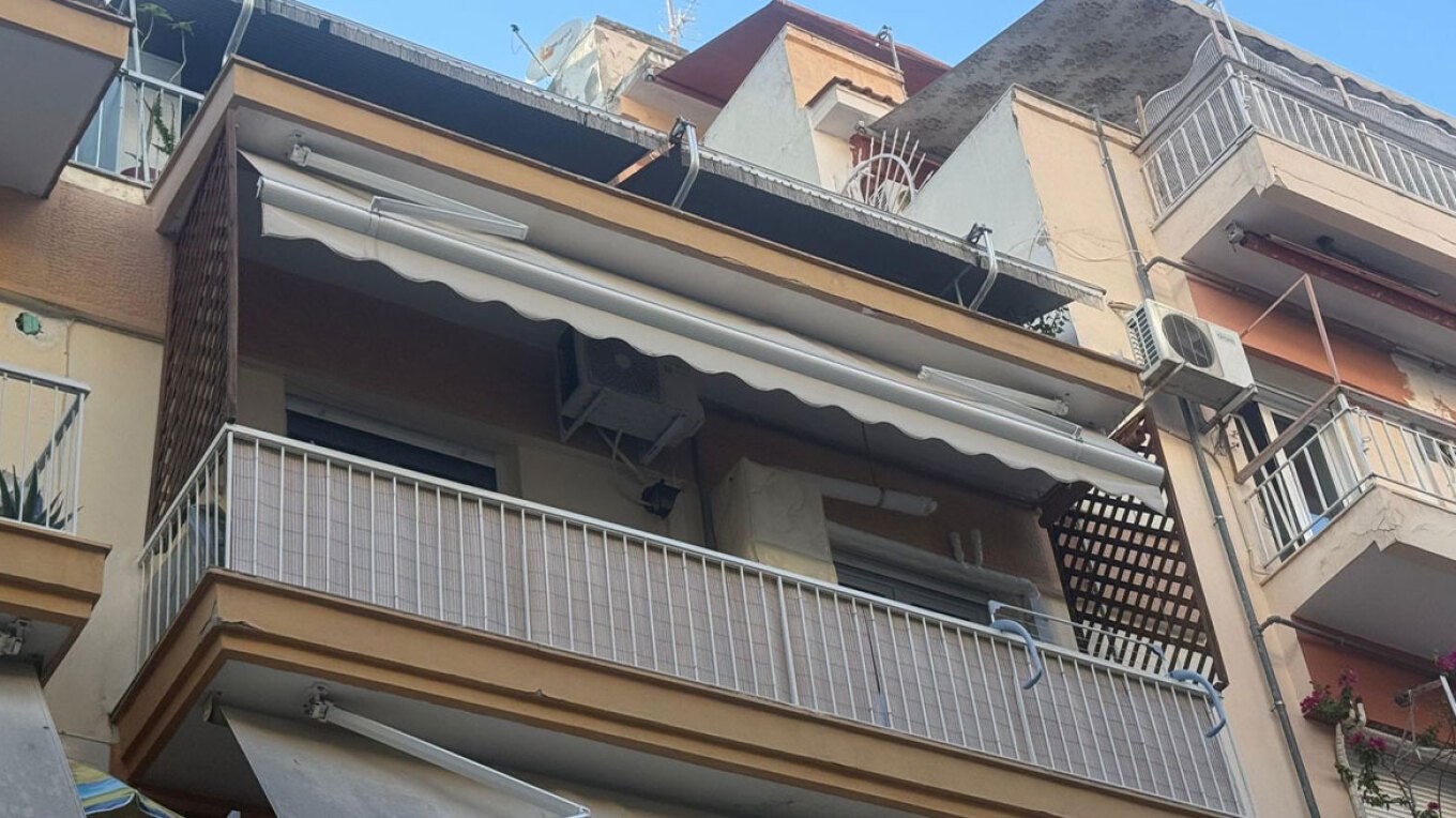 Παρέλαβε την αδελφή του από το νοσοκομείο, την πήγε σπίτι και την έπνιξε με σακούλα