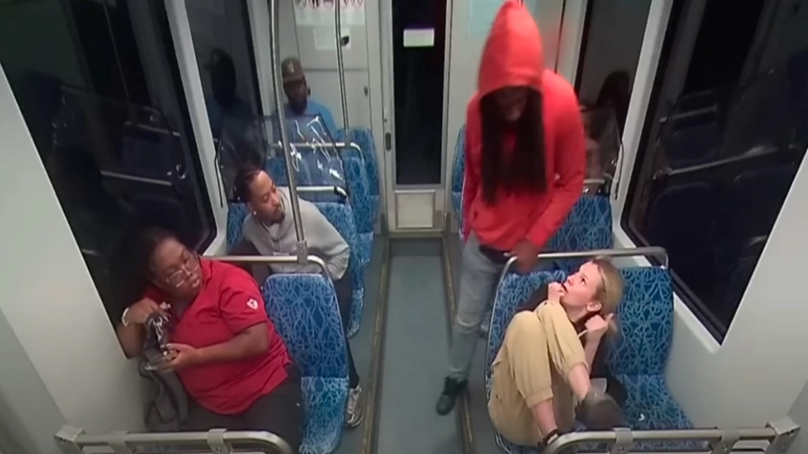 Τα τελευταία δευτερόλεπτα προτού η Ιρίνα ξεψυχήσει - Βλέπει τον δολοφόνο της με βλέμμα γεμάτο τρόμο, σοκαριστικό βίντεο